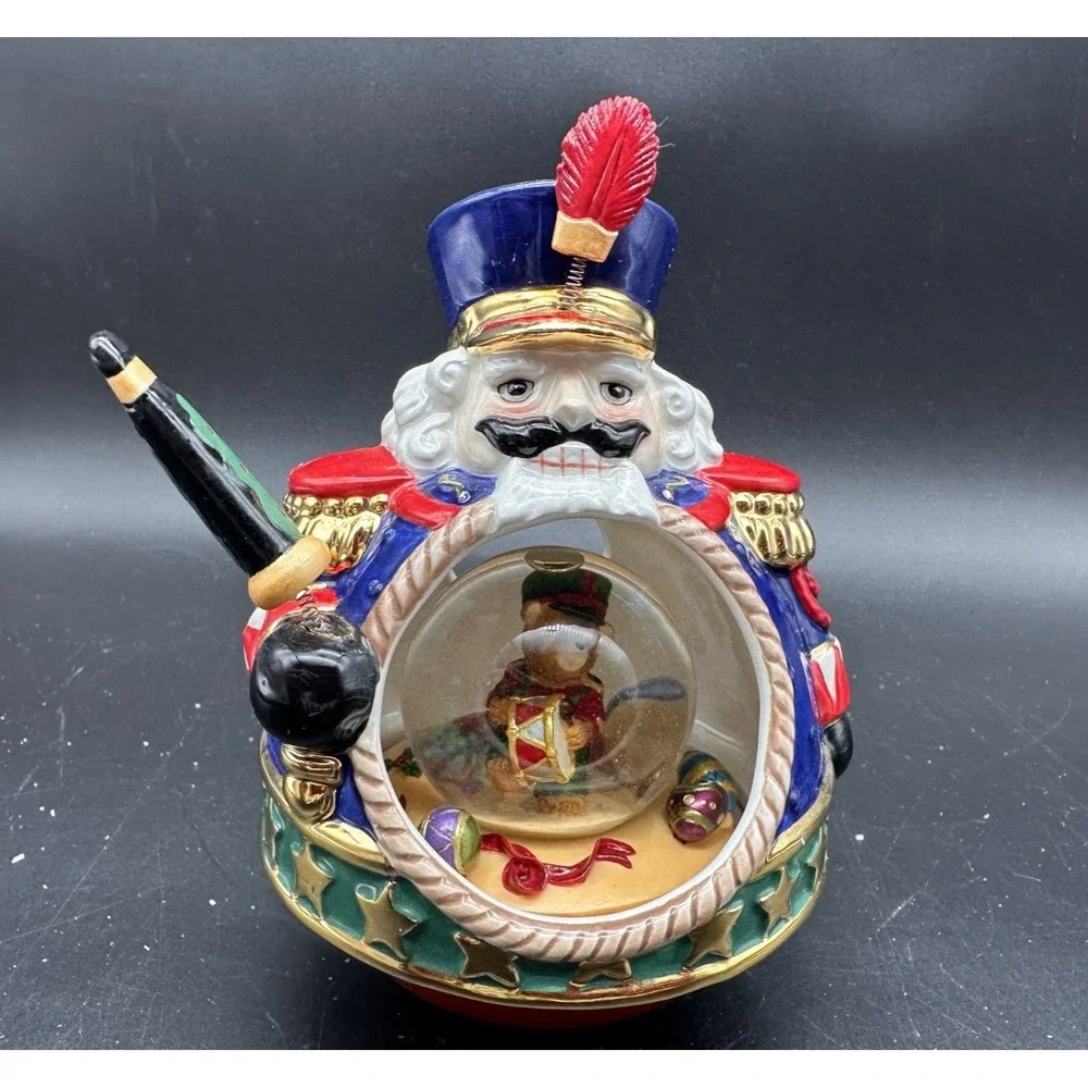 2001 CHRISTOPHER RADKO ROLY POLY NUTCRACKER & TEDDYBEAR SNOWGLOBE 01-6119-1 4.5